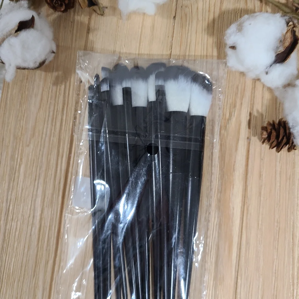 🎉🎉HOST PICK🎉🎉NEW🎉🎉 13PC BLACK AND WHITE Soft and Fluffy Makeup Brush Set